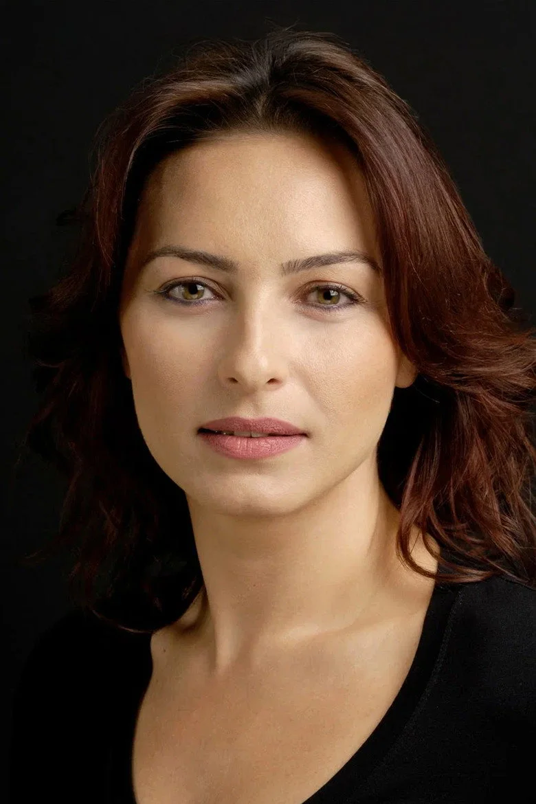 Ayça Bingöl biyografi fotoğrafı