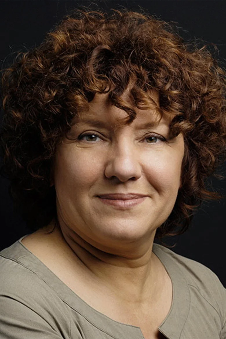 Ayşenil Şamlıoğlu biyografi fotoğrafı