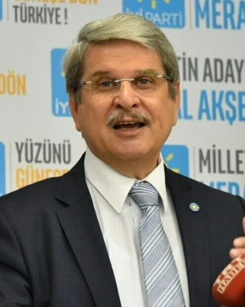 Aytun Çıray biyografi fotoğrafı