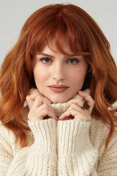 Burcu Cavrar biyografi fotoğrafı