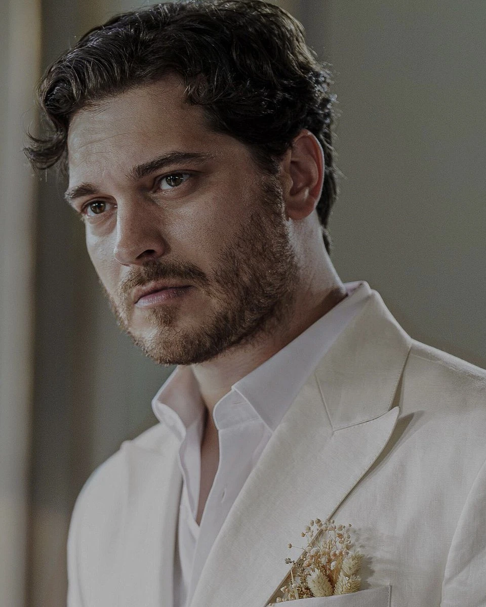 Çağatay Ulusoy biyografi fotoğrafı