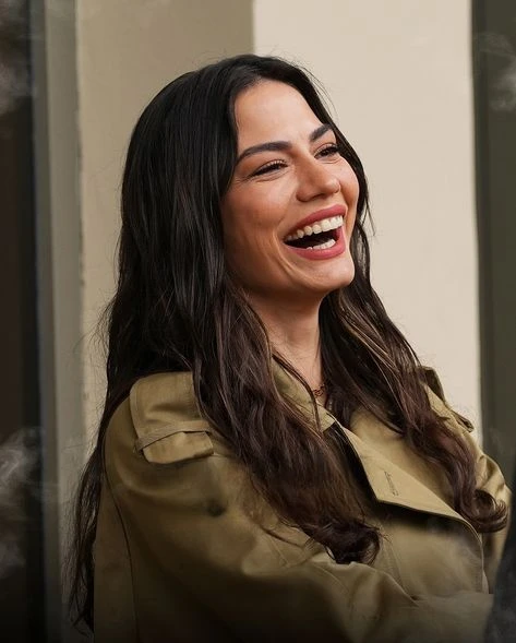 Demet Özdemir biyografi fotoğrafı