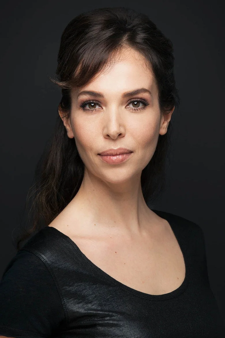 Esra Ronabar biyografi fotoğrafı