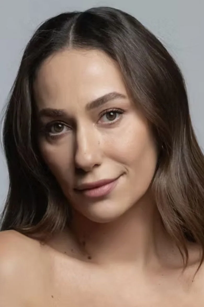 Esra Ruşan biyografi fotoğrafı