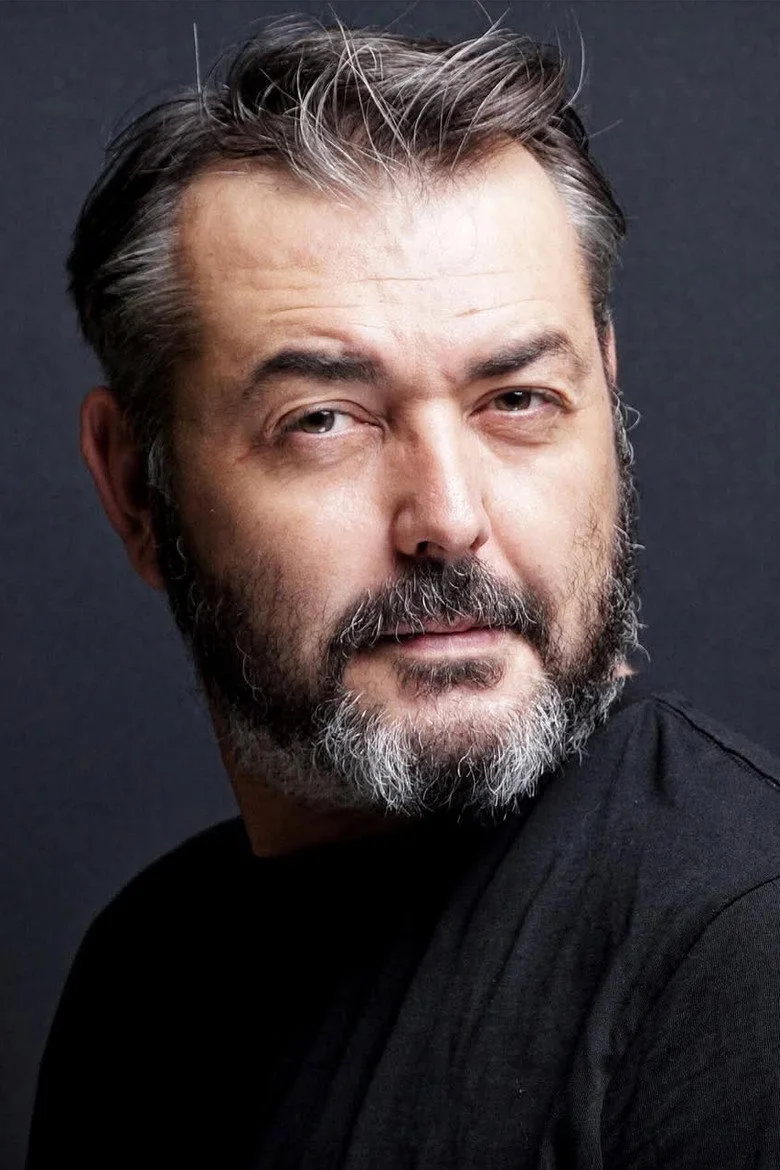 Fahri Öztezcan biyografi fotoğrafı