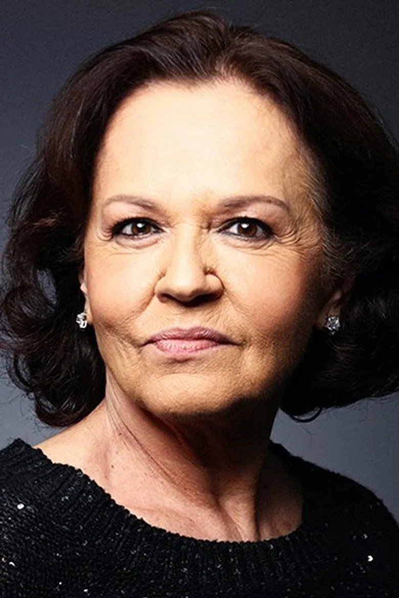 Fatma Karanfil biyografi fotoğrafı