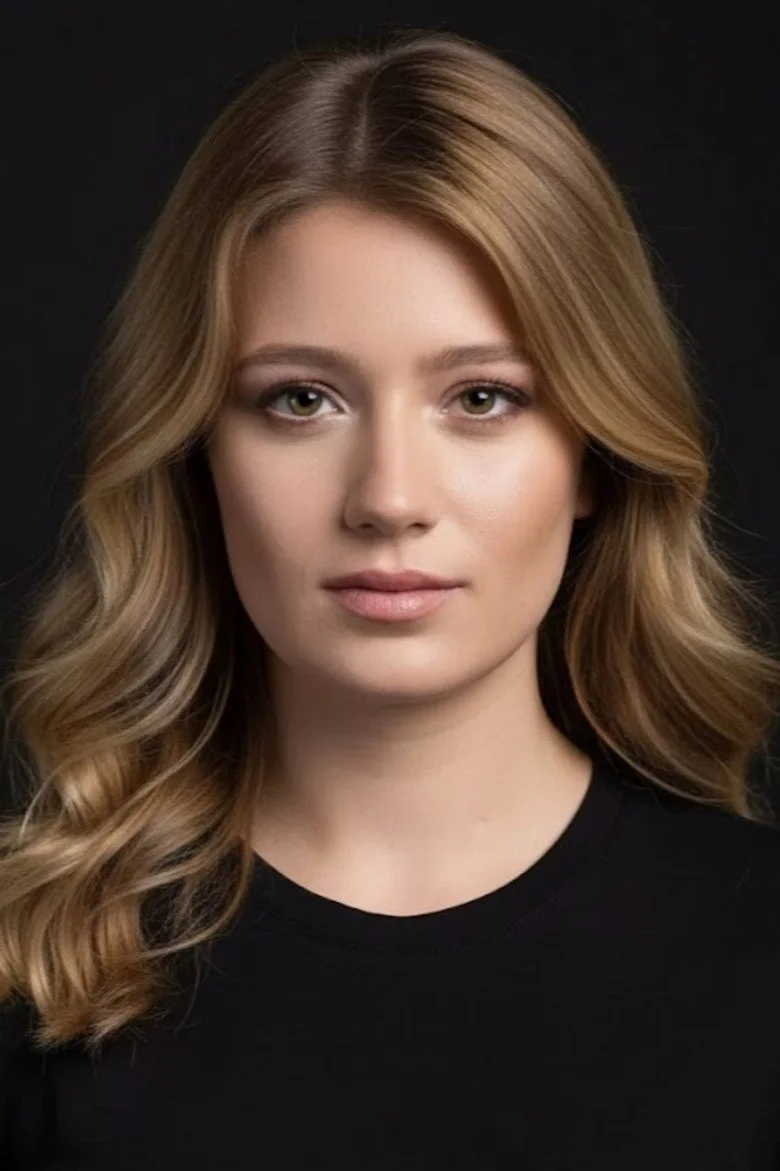Gizem Karaca biyografi fotoğrafı