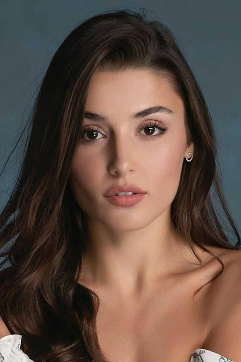 Hande Erçel biyografi fotoğrafı