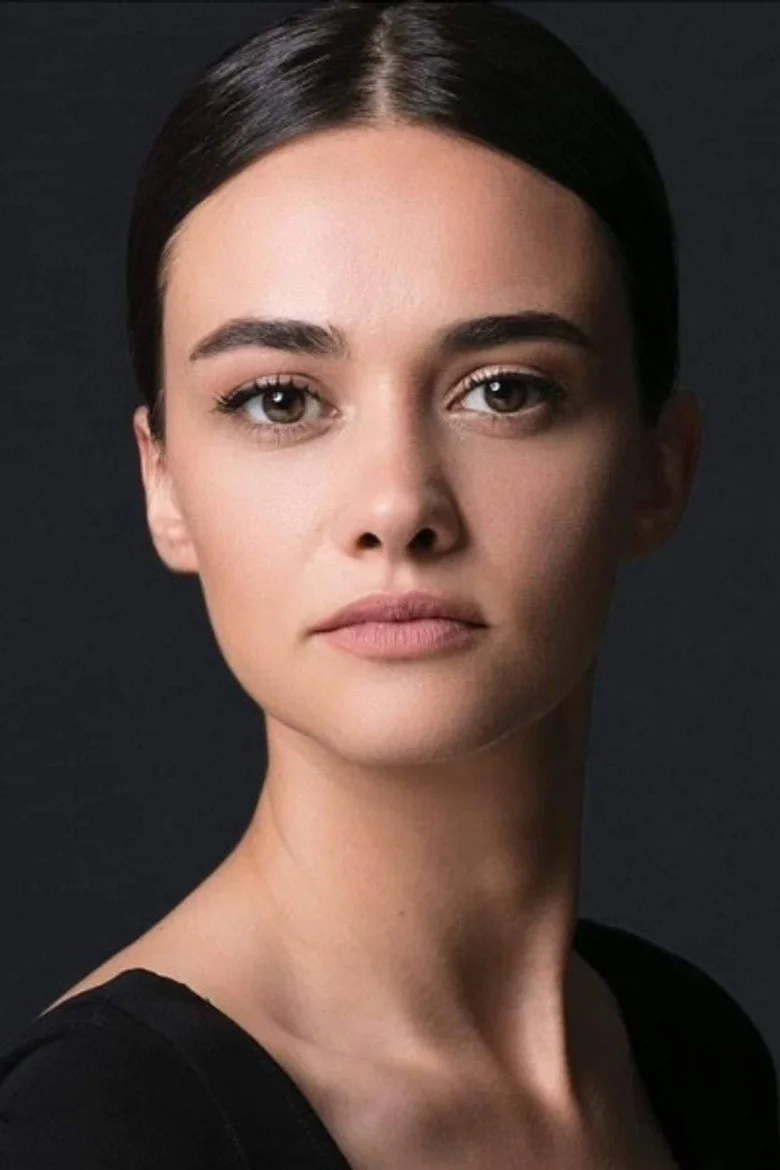Hande Soral biyografi fotoğrafı