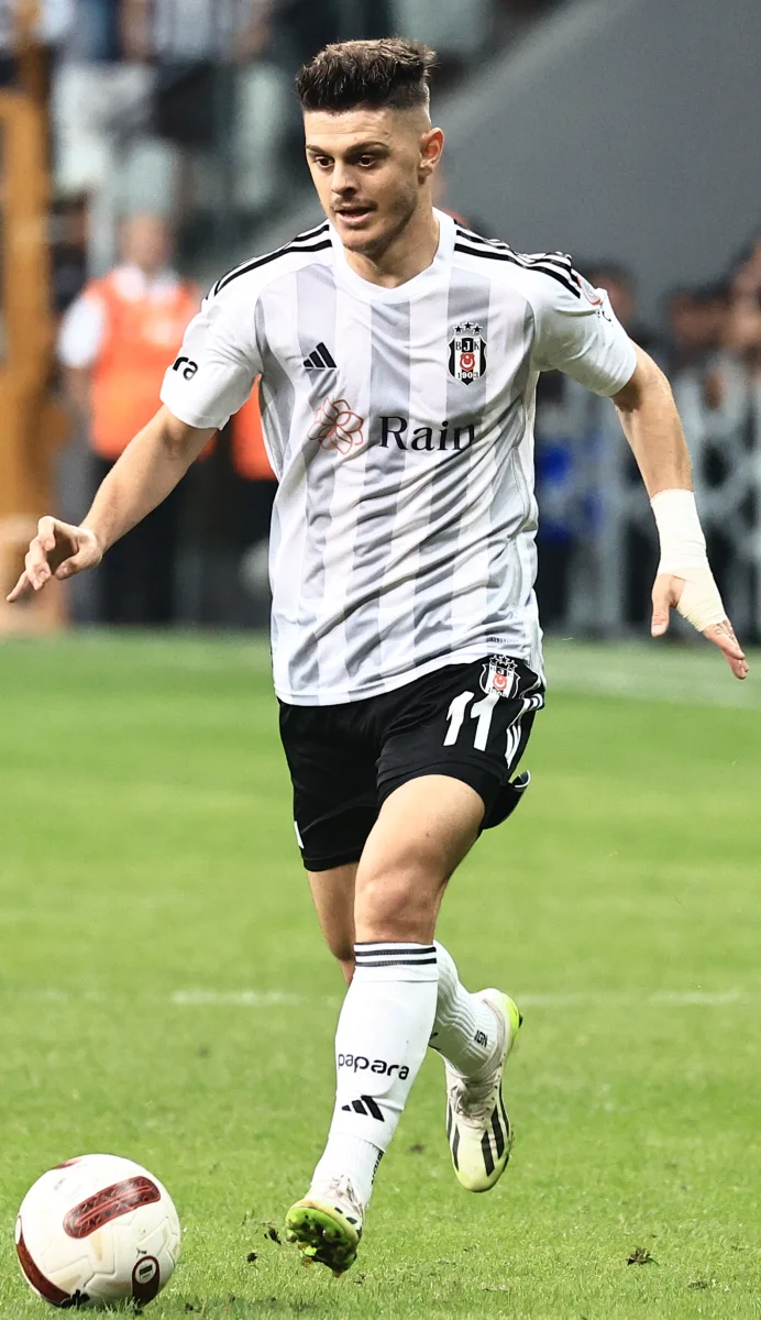 Milot Rashica biyografi fotoğrafı