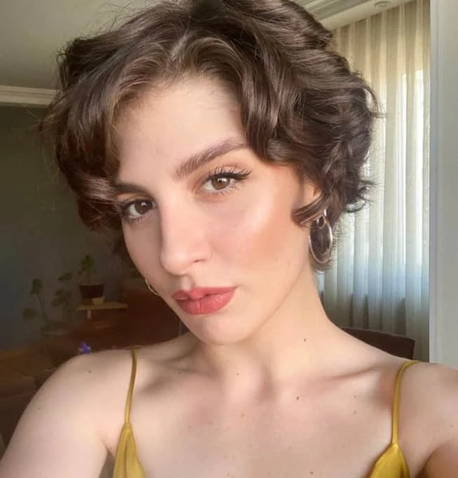 Naz Çağla Irmak biyografi fotoğrafı