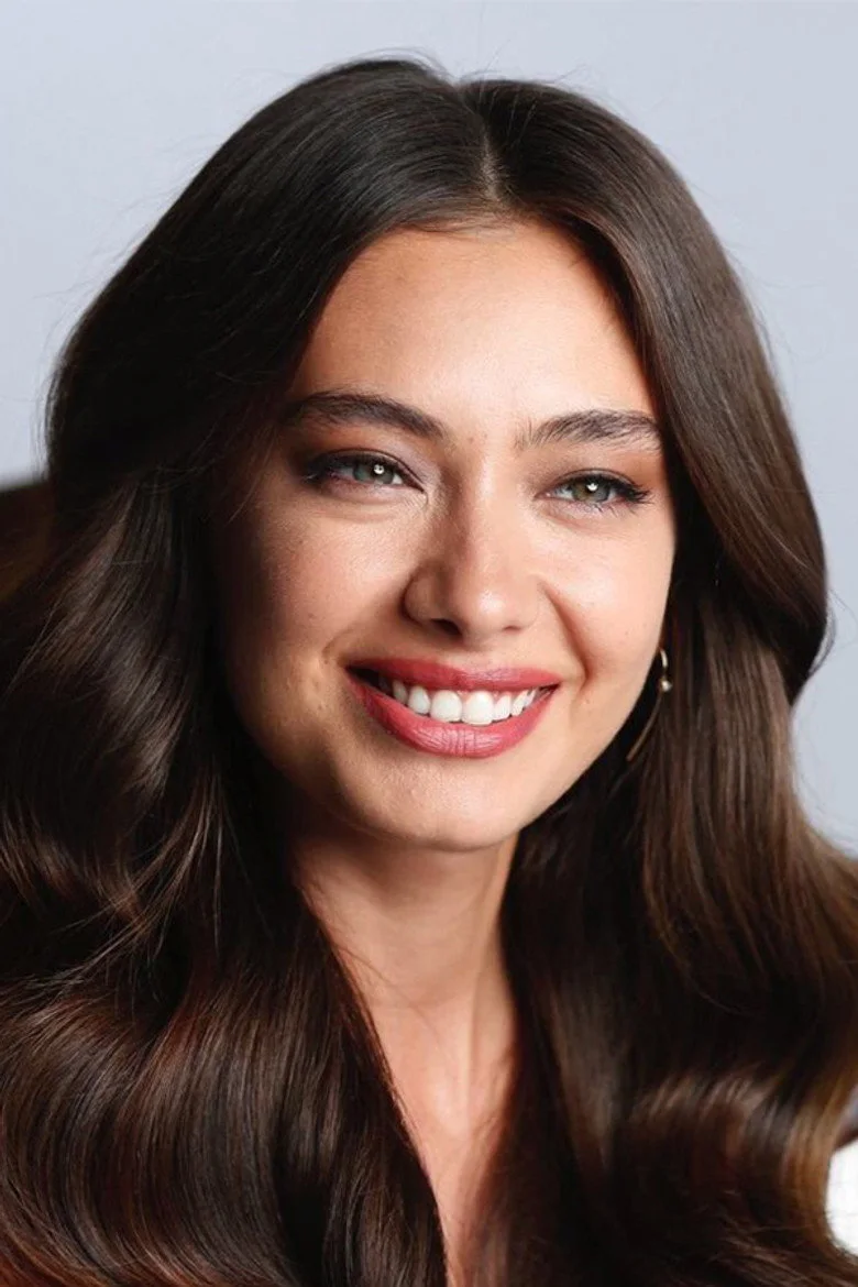 Neslihan Atagül biyografi fotoğrafı