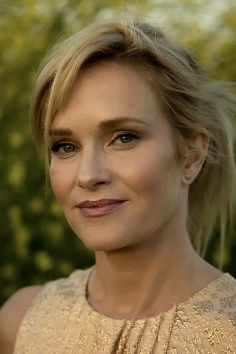 Nicholle Tom biyografi fotoğrafı