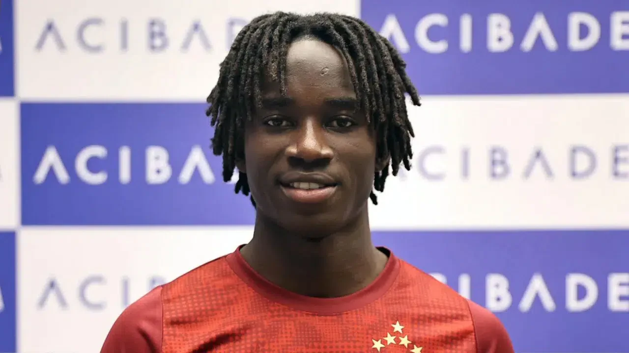 Renato Nhaga biyografi fotoğrafı