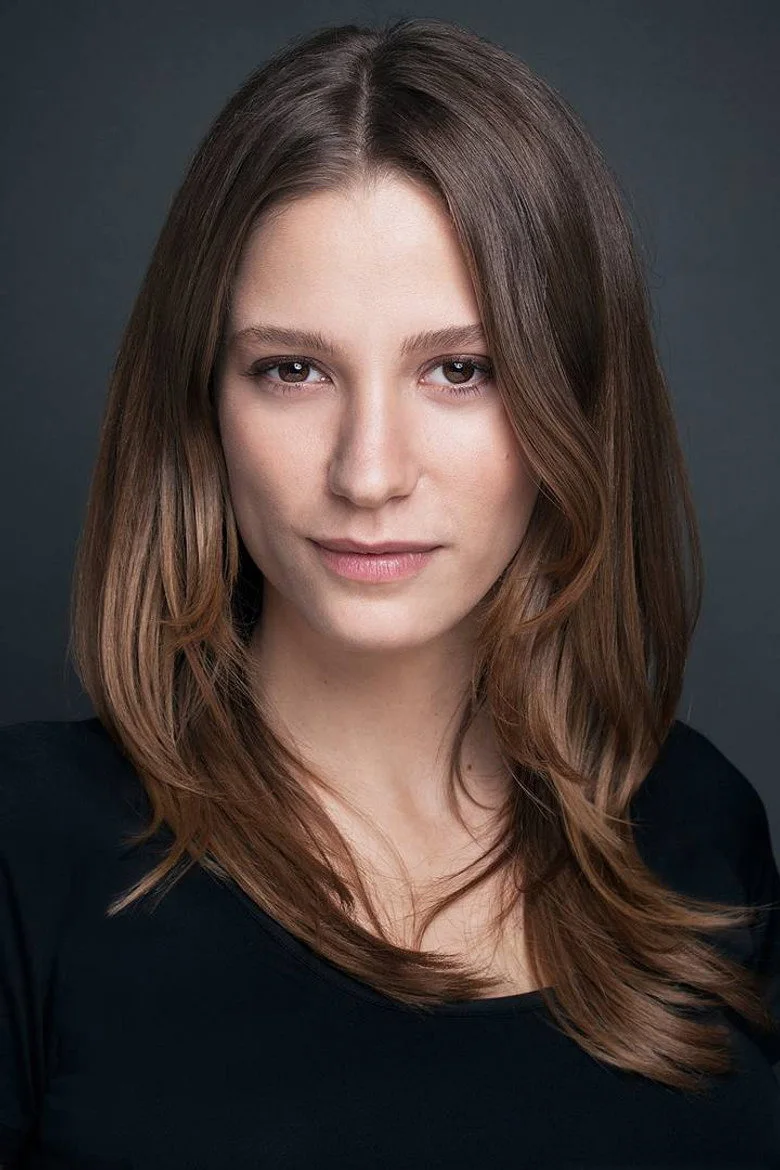 Serenay Sarıkaya biyografi fotoğrafı