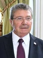 Ünal Üstel biyografi fotoğrafı