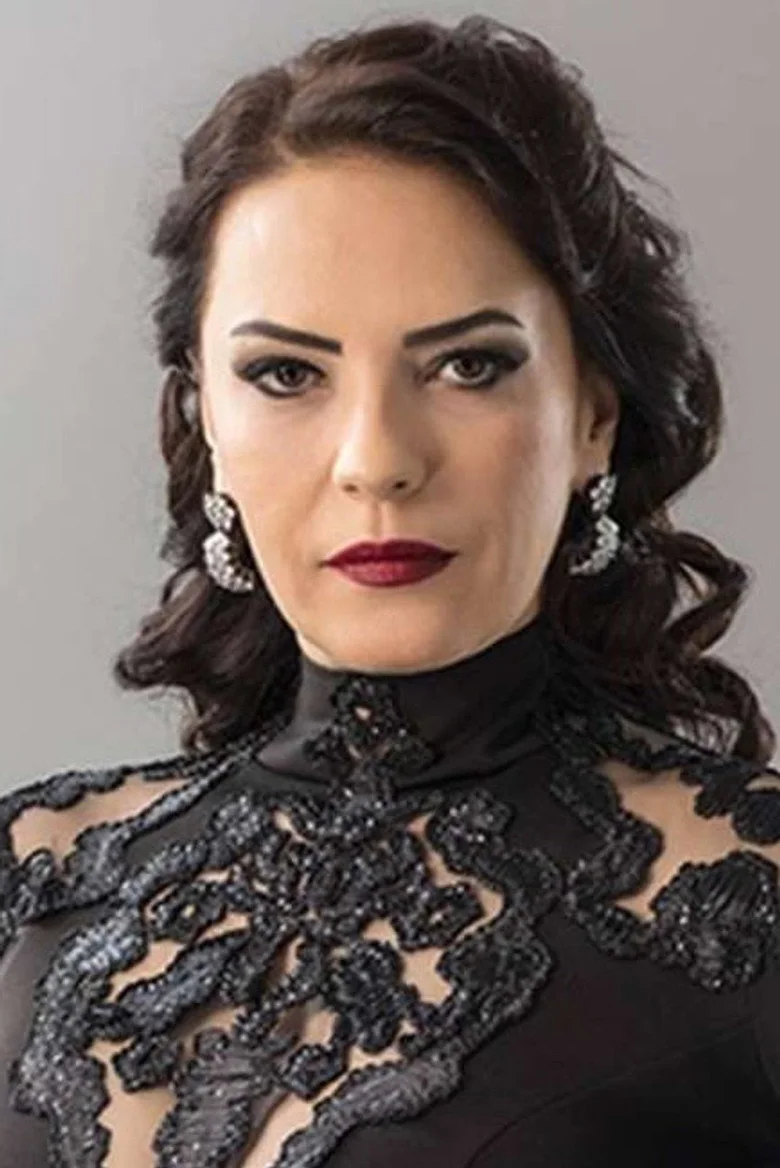 Yeşim Salkım biyografi fotoğrafı